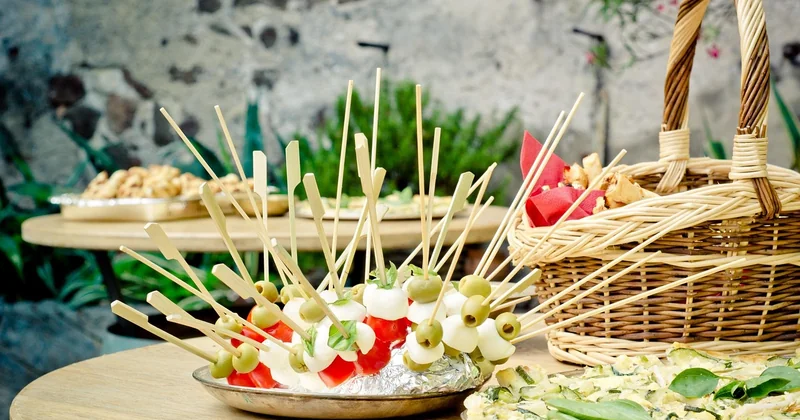Brochettes froides sans cuisson : mes cinq montages qui marchent à tous les coups